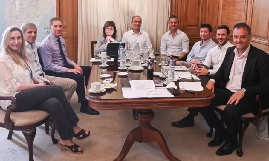 La mesa pol&iacute;tica debati&oacute; la presentaci&oacute;n de Adorni en Diputados y decidi&oacute; que lo acompa&ntilde;e el Gabinete