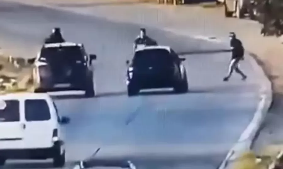 Una polic&iacute;a atropell&oacute; a un delincuente que intent&oacute; robar a un motociclista