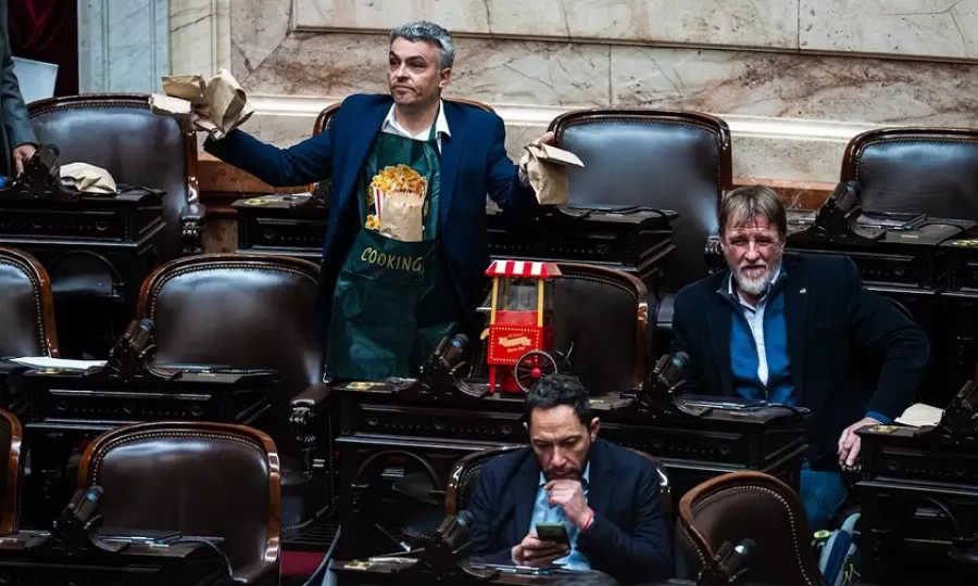 Las perlitas de la sesi&oacute;n de Manuel Adorni