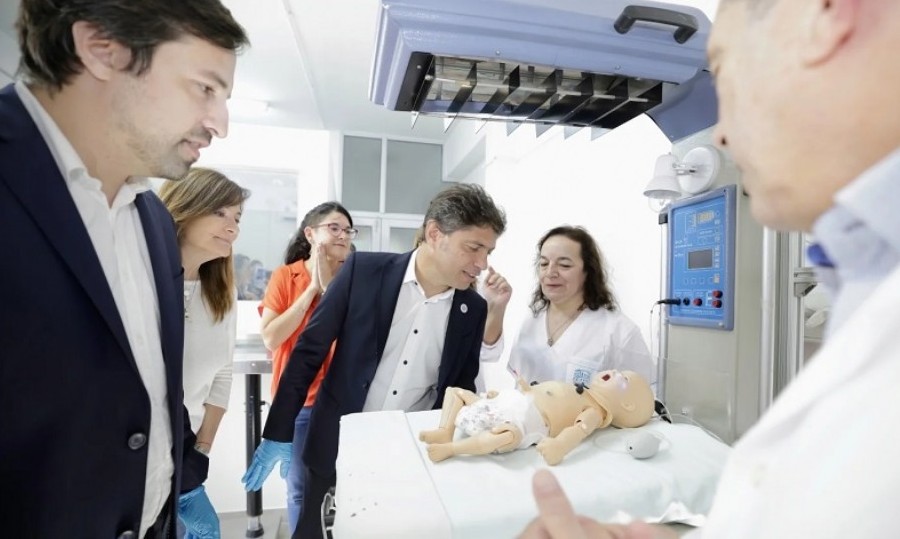 Axel Kicillof en el nuevo centro de simulación en el Hospital de Niños de La Plata.