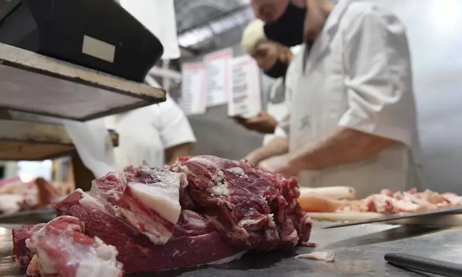 El consumo de carne cay&oacute; 10% en lo que va del 2026 y sigue en el nivel m&aacute;s bajo de los &uacute;ltimos 20 a&ntilde;os