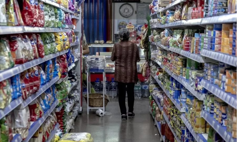 El consumo masivo se reconfigura con compras m&aacute;s chicas, gastos selectivos y mayor planificaci&oacute;n