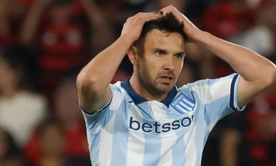 Maravilla Mart&iacute;nez les pidi&oacute; disculpas a los hinchas de Racing por el penal que err&oacute; contra Independiente