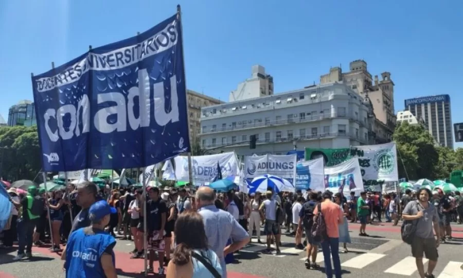 Docentes universitarios vuelven a ir al paro en reclamo de la Ley de Financiamiento