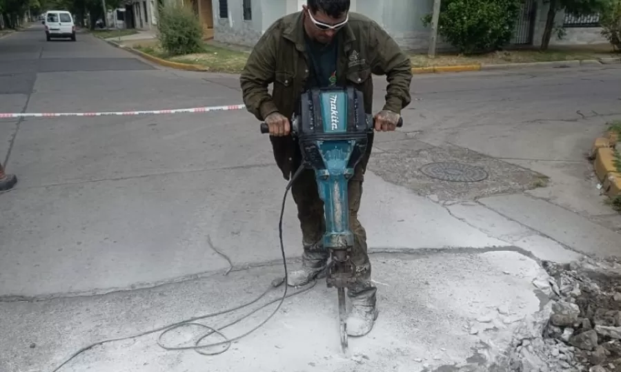 Contin&uacute;an las obras de bacheo en Luis Guill&oacute;n