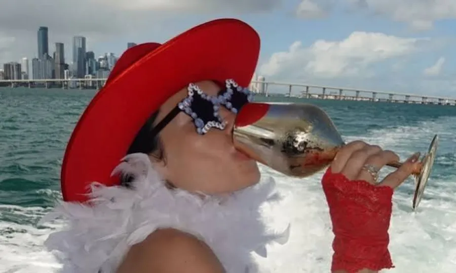 Viralizaron las fotos de la despedida de soltera que le hicieron a Lali en Miami