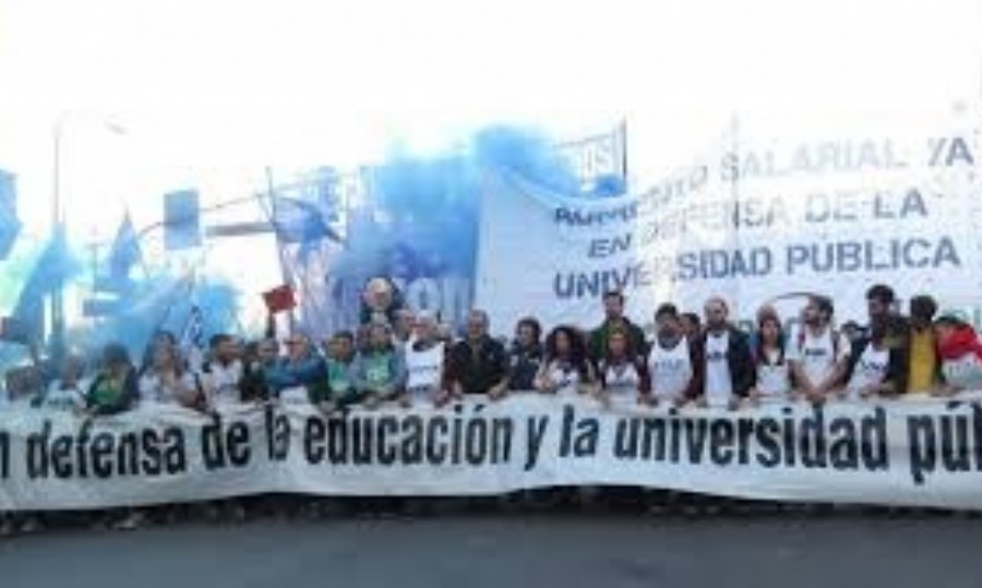 Los gremios docentes y no docentes comenzaron el nuevo paro de 48 horas.