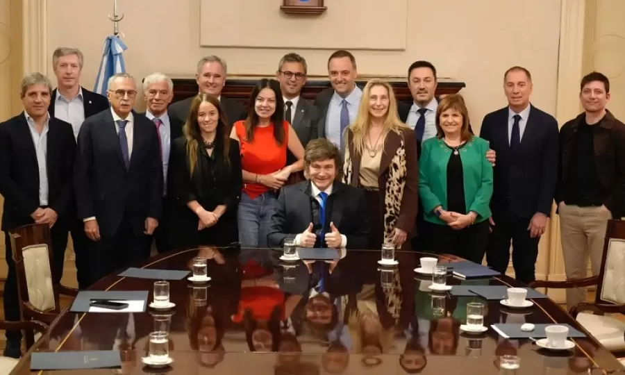 Los ministros de Milei duplicaron su sueldo en plena crisis social y econ&oacute;mica