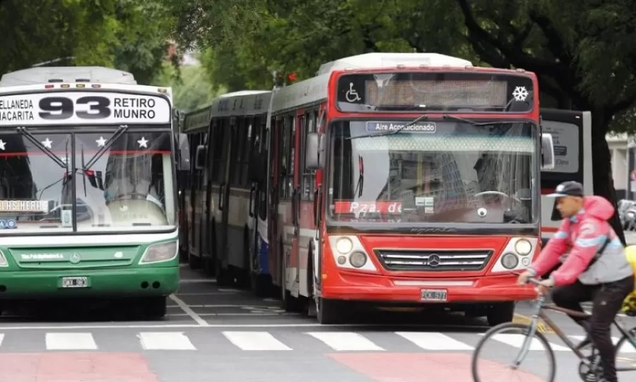 Las empresas de colectivos reclamaron por la suba del gasoil: amenazan con seguir reduciendo servicios