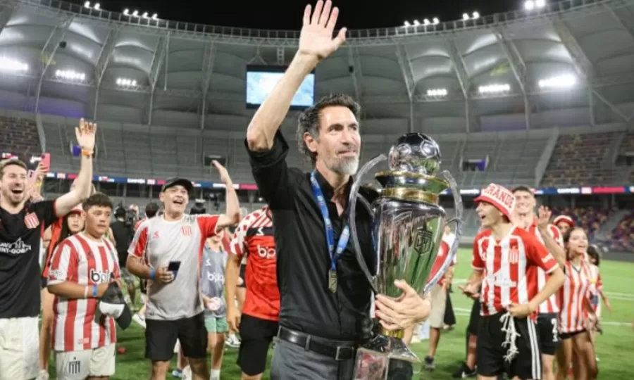 Estudiantes anunci&oacute; la continuidad de Eduardo Dom&iacute;nguez como DT por dos a&ntilde;os