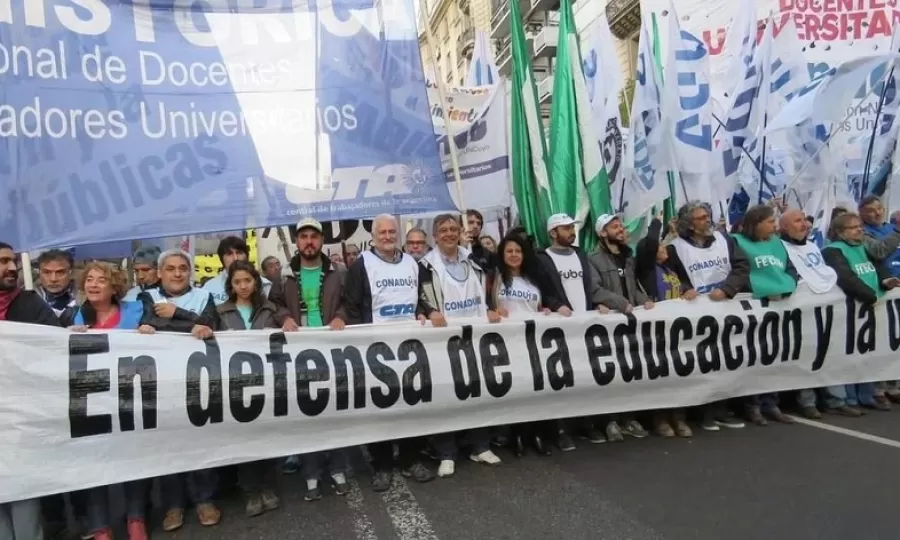 Docentes retoman las medidas y exigen la aplicaci&oacute;n de la Ley de Financiamiento