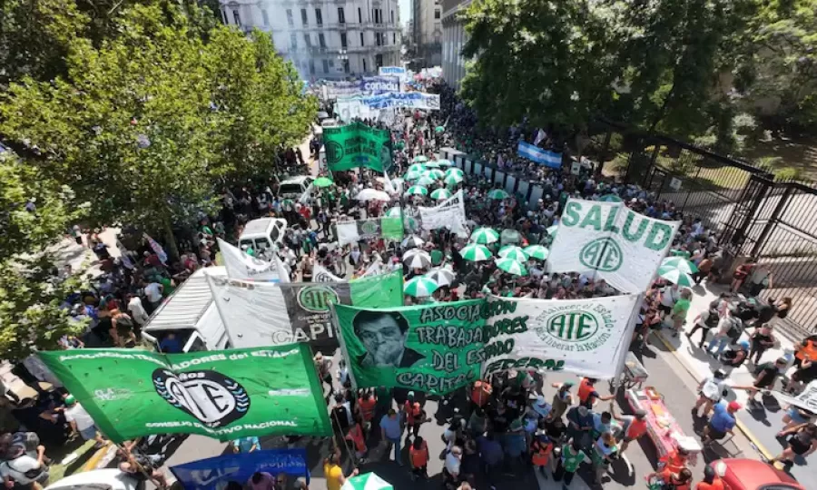 Los gremios docentes bonaerenses ratifican el paro del 2 de marzo y los estatales reclaman reabrir paritarias