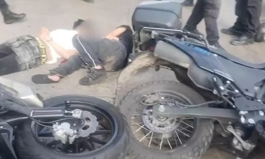 Dos adolescentes de 12 y 16 a&ntilde;os chocaron con una moto robada tras una persecuci&oacute;n