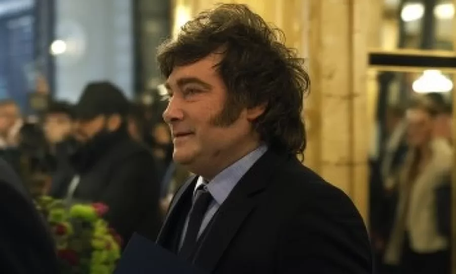 Tras llamar a la unidad nacional, Milei le dijo "pedazo de mierda inmunda" a un periodista