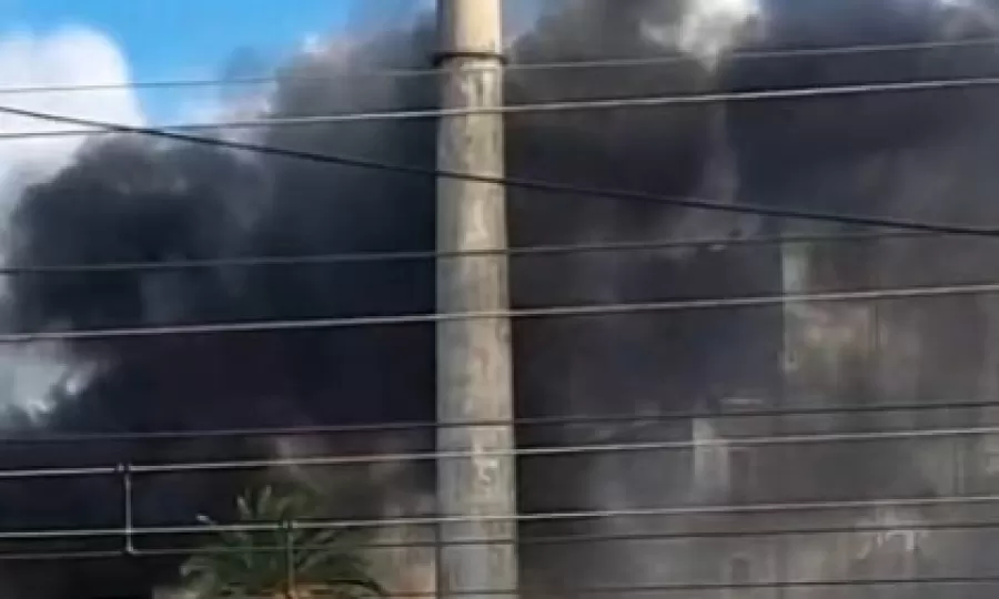 Incendio en una f&aacute;brica abandonada de Llavallol