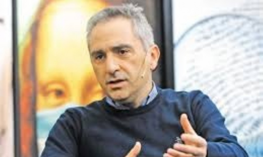 Larroque apuntó contra Máximo Kirchner y acusó a "La Cámpora" de operar contra Axel Kicillof.