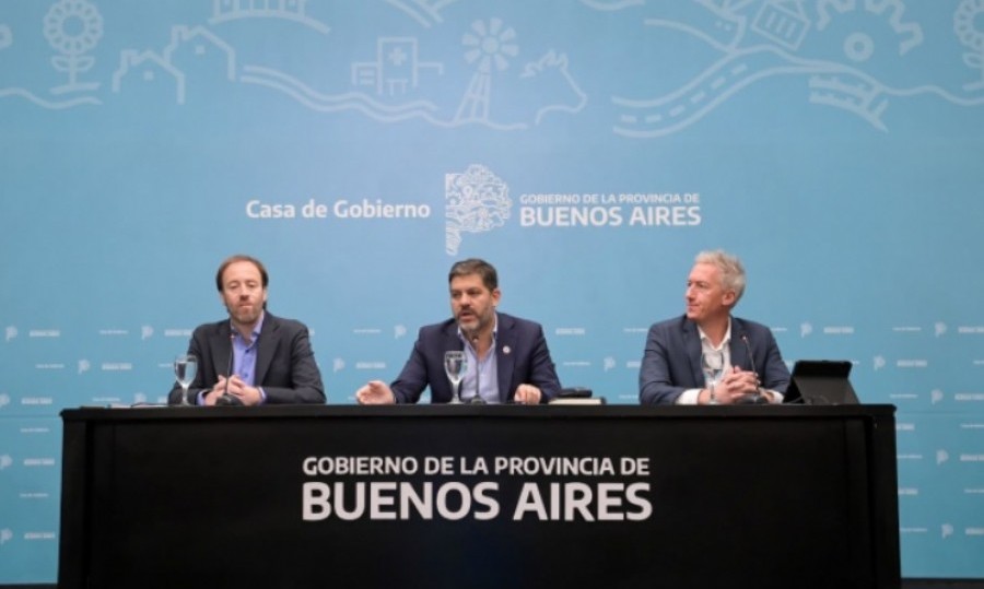 Bianco en conferencia de prensa junto a Pablo López y Alejandro Formento.