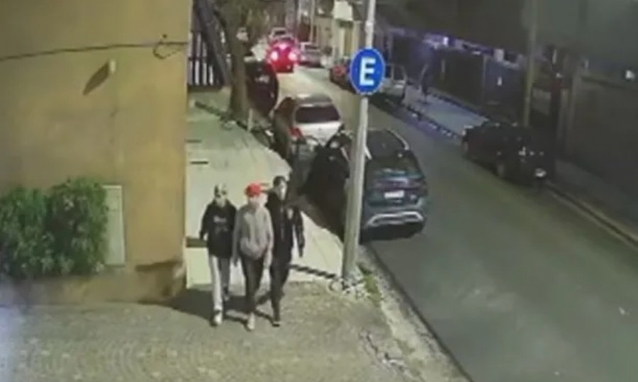 Tras varios episodios fue posible grabar a la banda cuando merodeaba por Lanús.