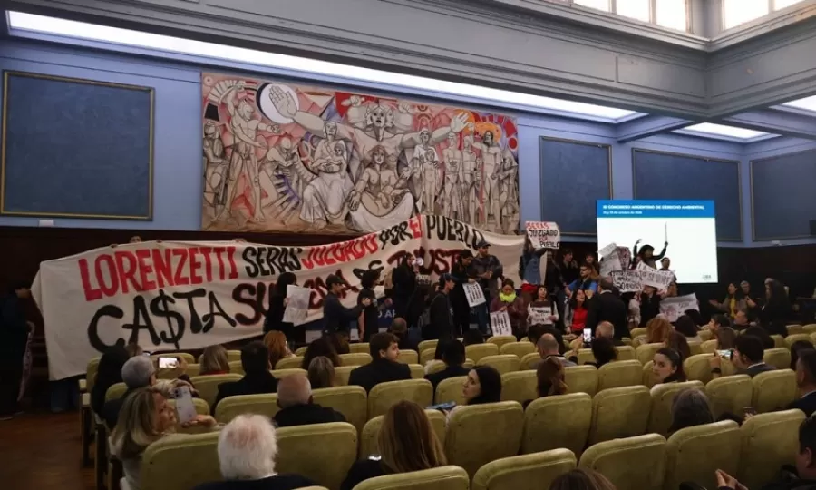 Escracharon a Lorenzetti en la UBA y tuvo que suspender una charla