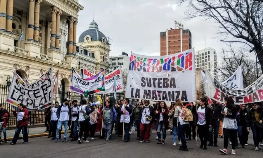 Paro docente por salarios bajos, violencia e interna gremial