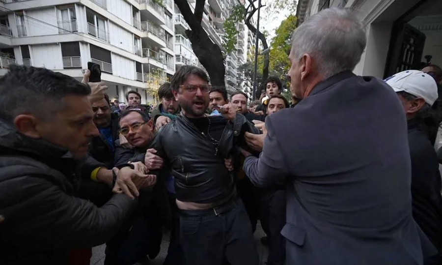 El momento de la detención de Grabois.