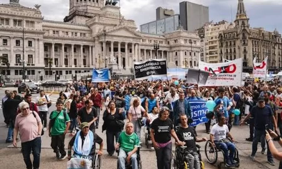 Marchan al Congreso para pedir la pr&oacute;rroga de la Emergencia por Discapacidad