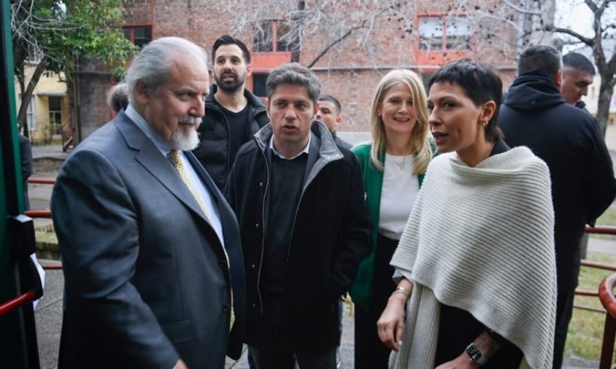 Kicillof encabezó un encuentro junto con la intendenta de Quilmes, Mayra Mendoza, referenciada en La Cámpora.