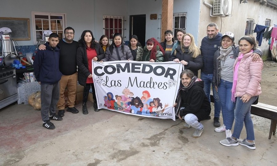 Magui Gray recorri&oacute; el comedor Las Madres en Monte Grande Sur