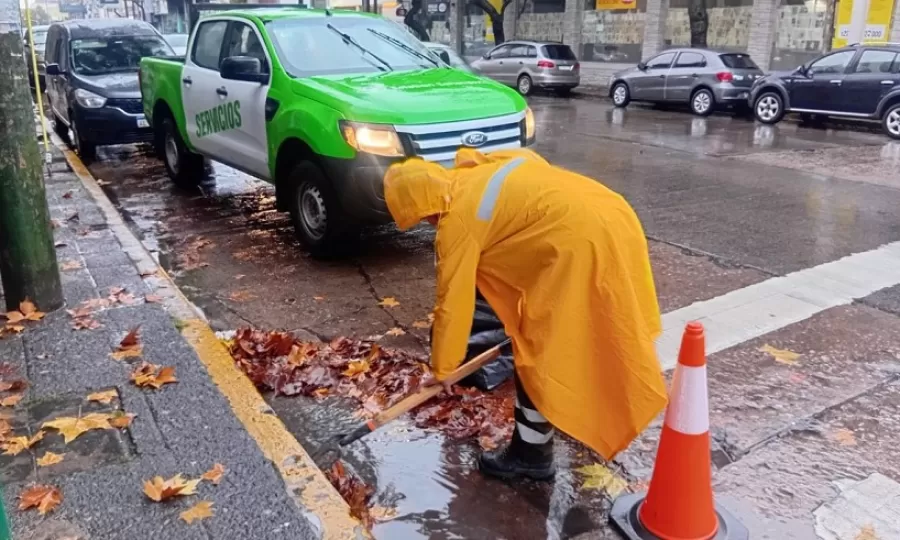 El Municipio realiza tareas de limpieza y saneamiento ante las intensas lluvias