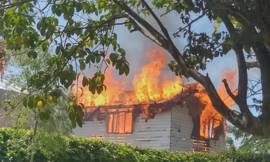 Impactante incendio en una quinta