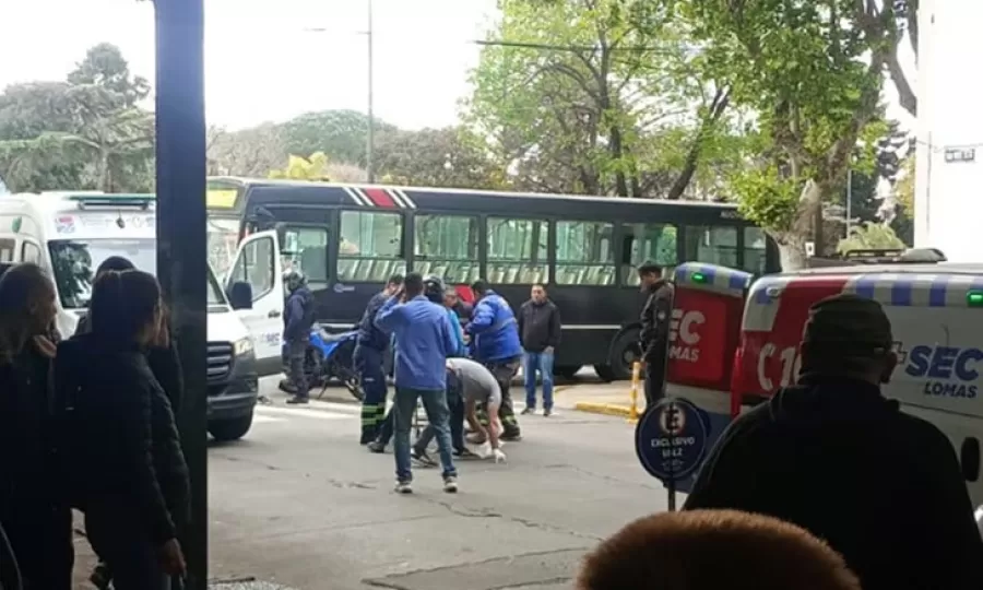 Un colectivo atropell&oacute; a dos mujeres