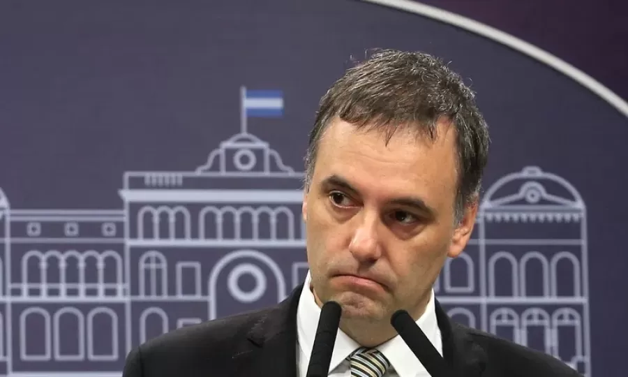 Ocho de cada 10 argentinos creen que Manuel Adorni debe renunciar o al menos tomarse una licencia