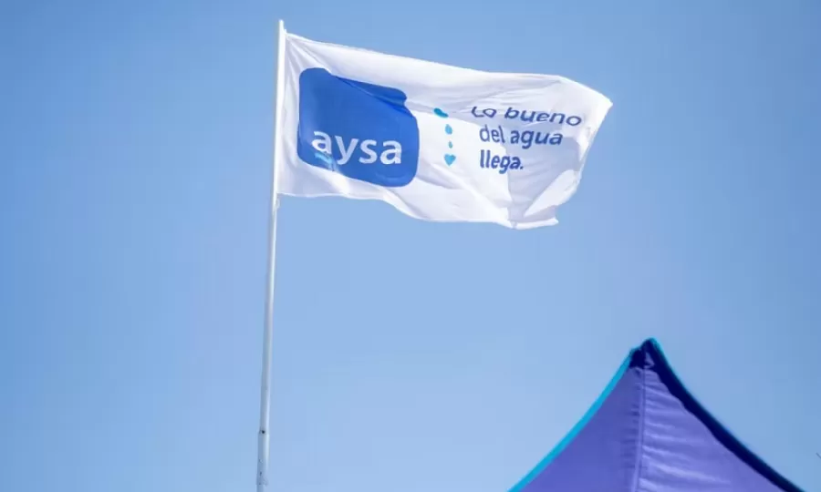Caputo anunci&oacute; la privatizaci&oacute;n del 90% de AySA