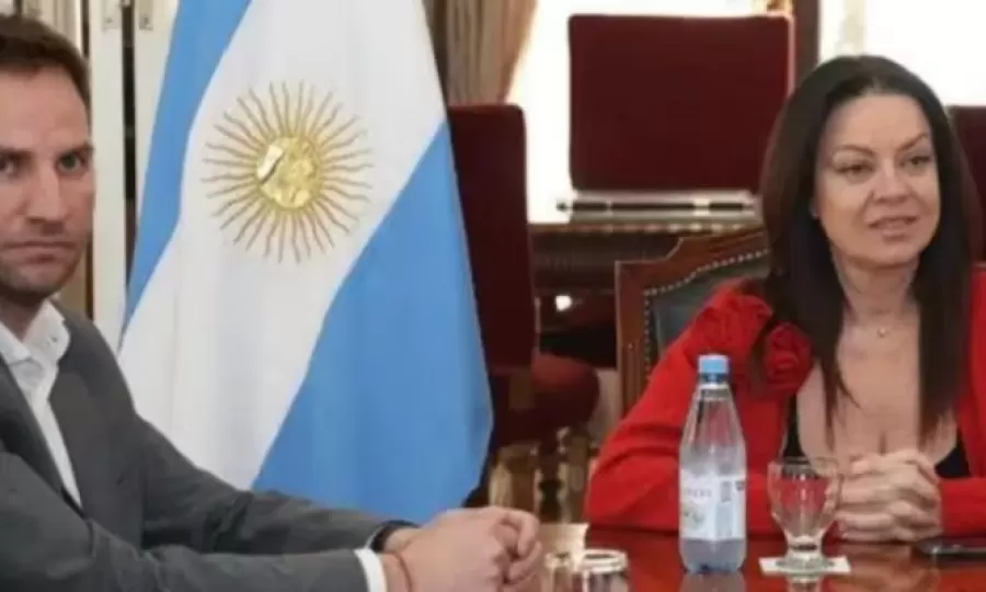Sandra Pettovello ech&oacute; a su jefe de gabinete, Leandro Massaccesi