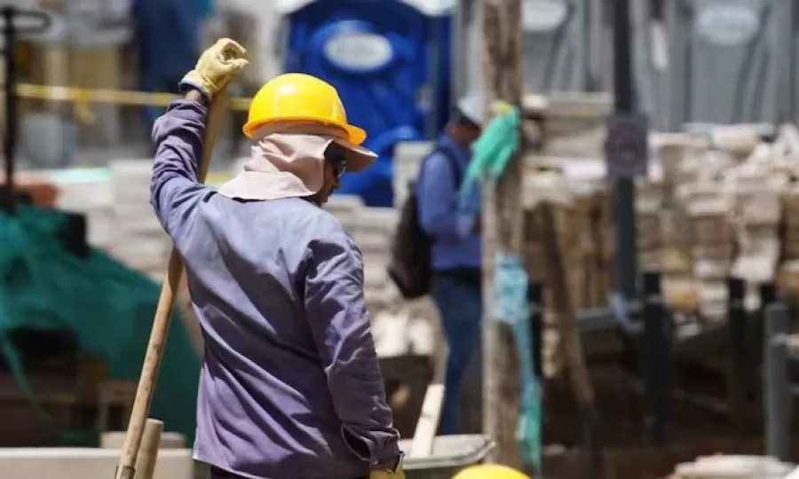 Nuevo borrador del proyecto de Reforma Laboral del Gobierno: qué dice sobre vacaciones, indemnizaciones, despidos y los “bancos de horas”