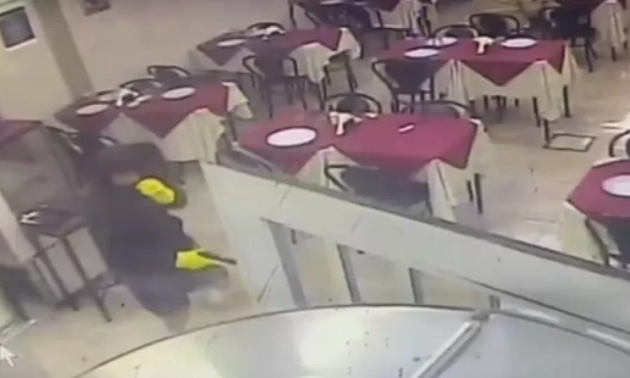Robo en un restaurante: ladrones le apuntaron a un nene y golpearon a los empleados