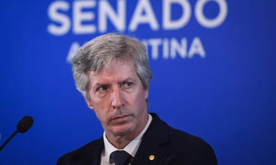 El peronismo pide interpelar a Bausili por el traslado de oro al exterior