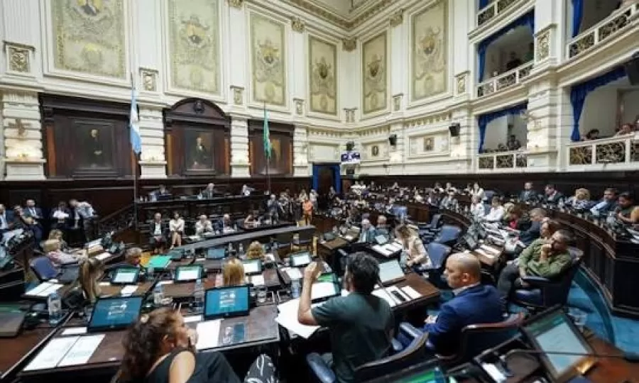 Diputados sancion&oacute; la ley que regula el uso de celulares en escuelas secundarias