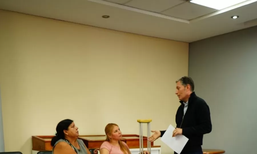 Gray entreg&oacute; un subsidio para adquirir una pr&oacute;tesis de cadera que debe ser reemplazada en su totalidad