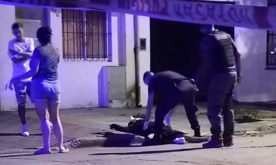 Dos gendarmes se defendieron a tiros de un intento de robo y mataron a un ladrón