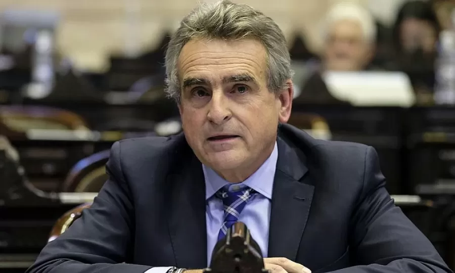 Agust&iacute;n Rossi emparent&oacute; a Milei con la D&eacute;cada Infame: &ldquo;El m&aacute;s vendepatria de la historia&rdquo;