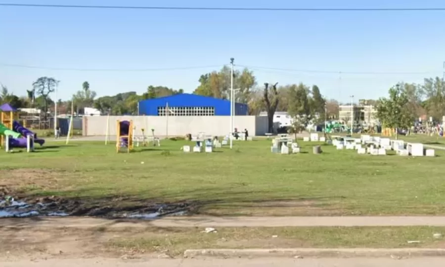 Una nena jugaba en una plaza, qued&oacute; en medio de un tiroteo y recibi&oacute; un disparo en la cabeza