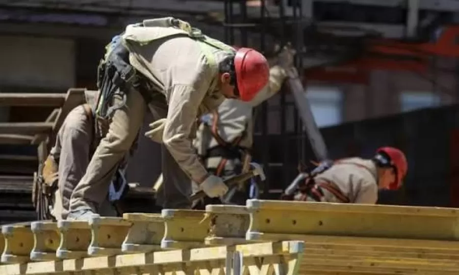 La construcci&oacute;n perdi&oacute; otros 4.000 empleos formales en julio y profundiz&oacute; su desaceleraci&oacute;n