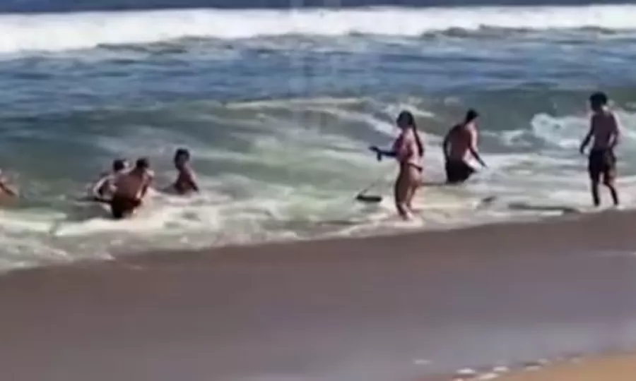 Mart&iacute;n Demichelis y sus hijos fueron rescatados del mar