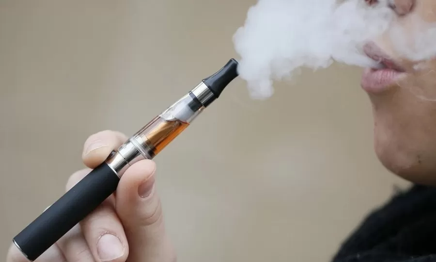 Diputados bonaerenses quieren prohibir los vapers