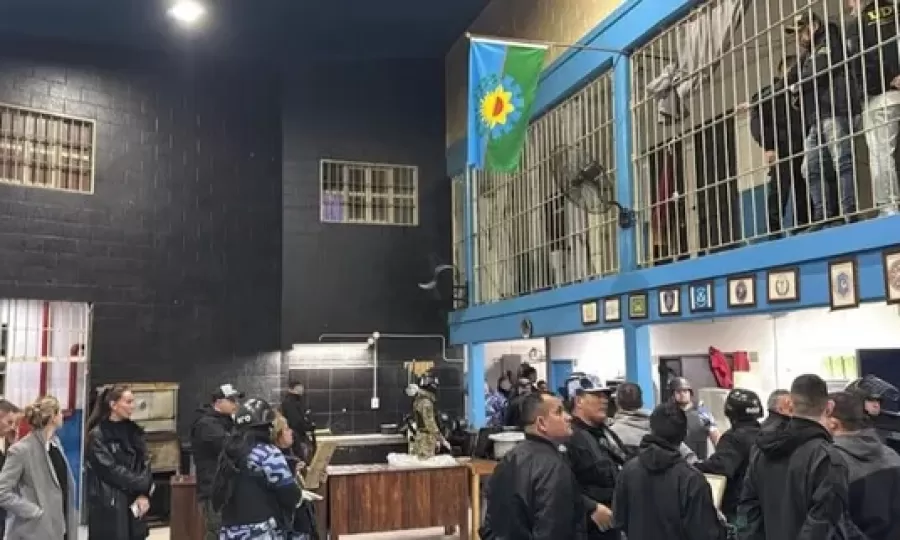 Esc&aacute;ndalo en un penal: vend&iacute;an internet, traficaban drogas y extorsionaban a otros presos