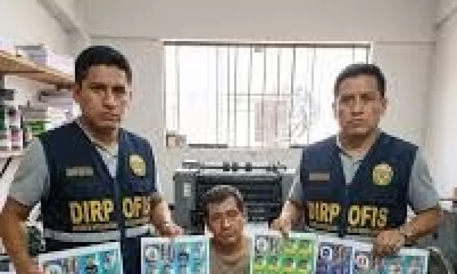Contrabando de &aacute;lbumes del Mundial 2026