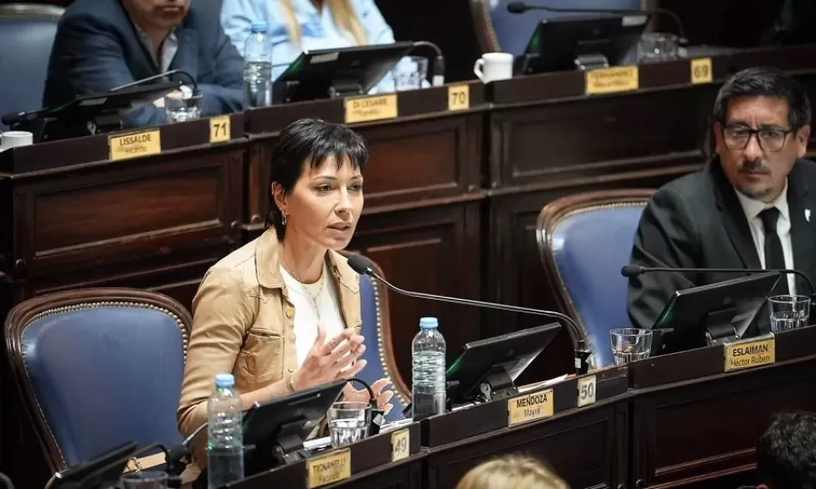 Mendoza cruz&oacute; a Milei por el tarifazo de colectivos