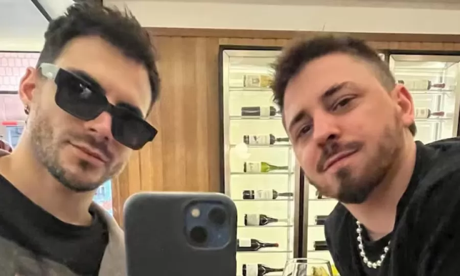 Pampito le pidió matrimonio a su novio en vivo y lo tomó por sorpresa: “¿Te querés casar conmigo o no?"