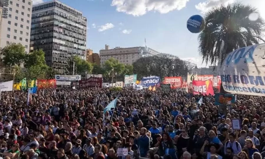 Nueva marcha universitaria: el Gobierno negocia otorgarles beneficios fiscales para modificar la Ley de Financiamiento